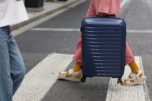Чемодан Lightweight Luggage M, синий фото 5