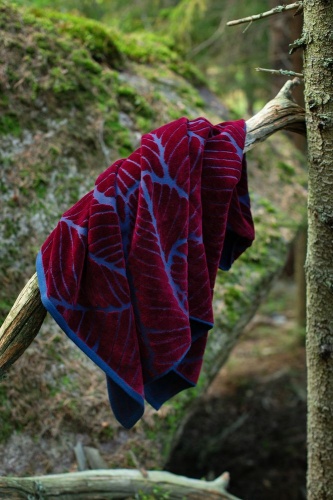 Полотенце In Leaf, большое, синее с бордовым фото 8